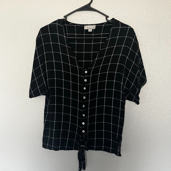 Front Tie Flowy Shirt - Picture 3 of 4